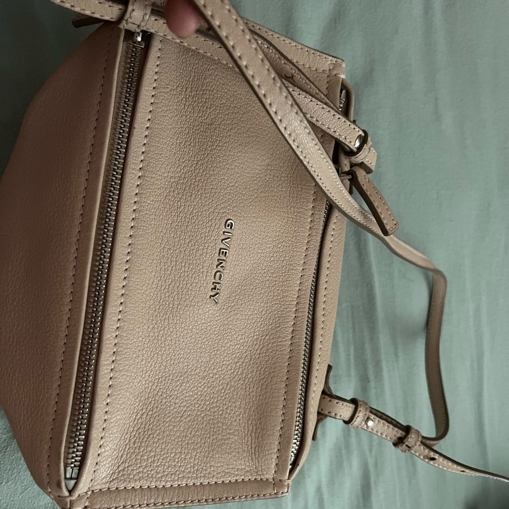 Givenchy - Picture 2 of 3